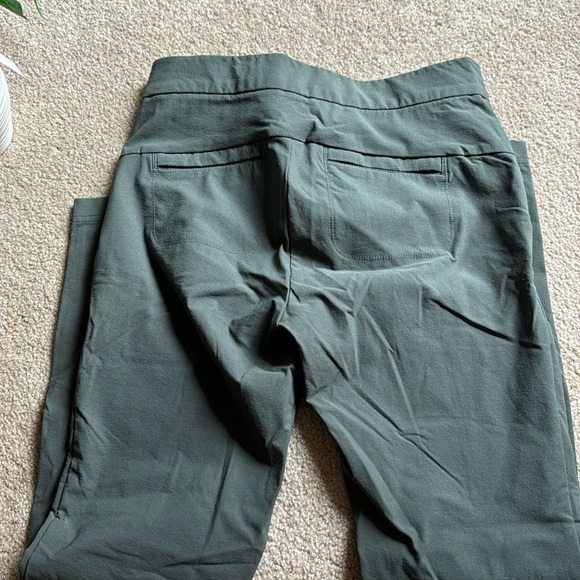 Like new Athelta Wander stash skinny pant - Picture 6 of 7